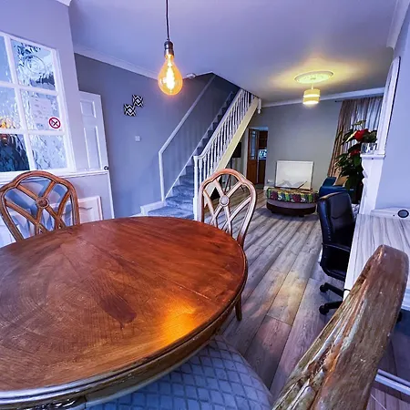 Spacious Retreat - Remote Worker & Family Friendly Портцмаус Экстерьер фото
