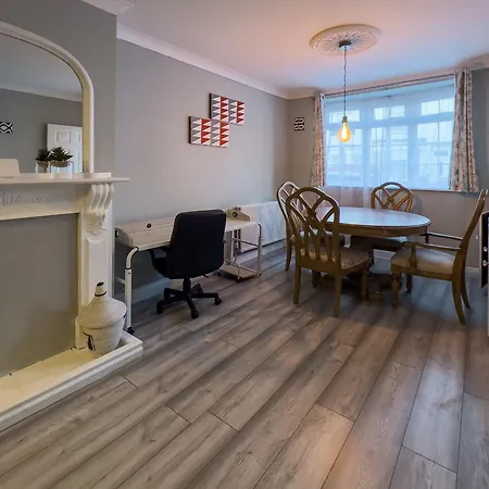 Spacious Retreat - Remote Worker & Family Friendly Портцмаус Экстерьер фото