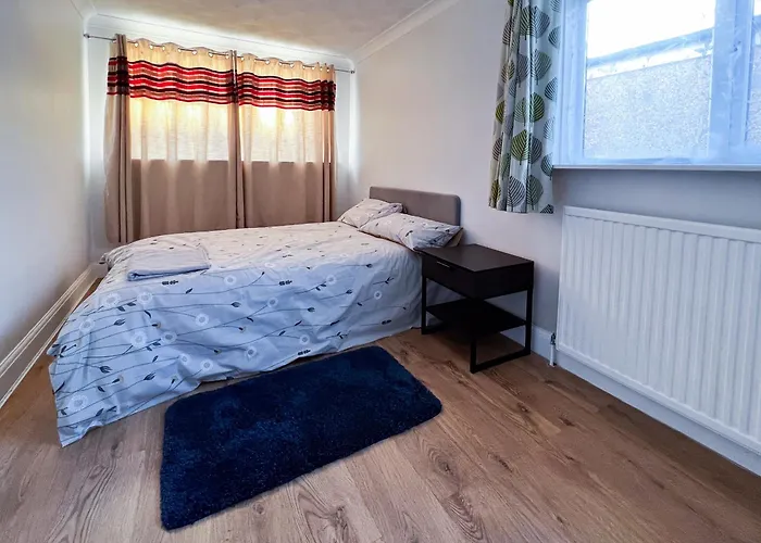 Spacious Retreat - Remote Worker & Family Friendly