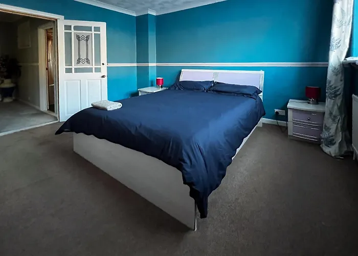 Spacious Retreat - Remote Worker & Family Friendly